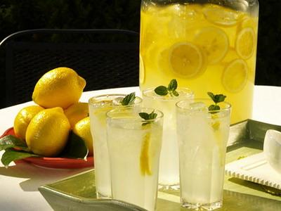Inilah Manfaat Minum Jus Lemon